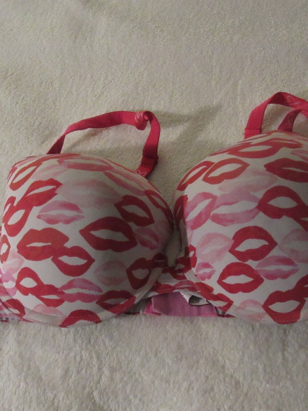 Victoria's Secret T-Shirt Push Up Size 38DD USED